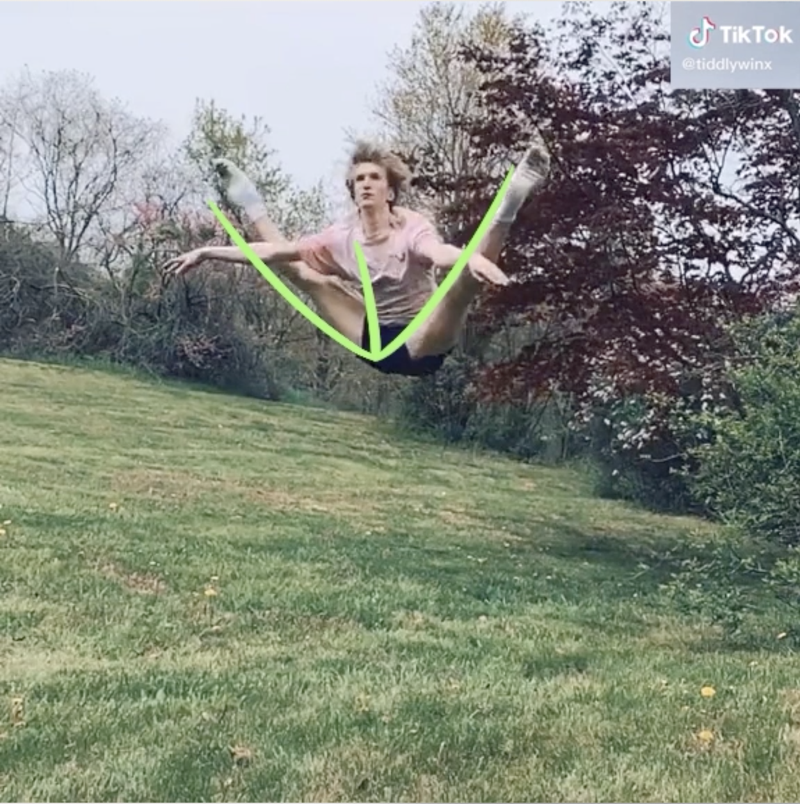 TheFramebyFrame's tweet photo. Select frames from our breakdown of Andrew Robare's amazing ballet video!

Full: https://t.co/5NWhoNriI1

Support FBF: https://t.co/4X2iMVNrRD

Music: Homage - Mild High Club

#agorastudio #animation #framebyframe #liveaction #ballet #dance #liveactionanalysis #arcs #breakdown https://t.co/CgvVY1pM6p