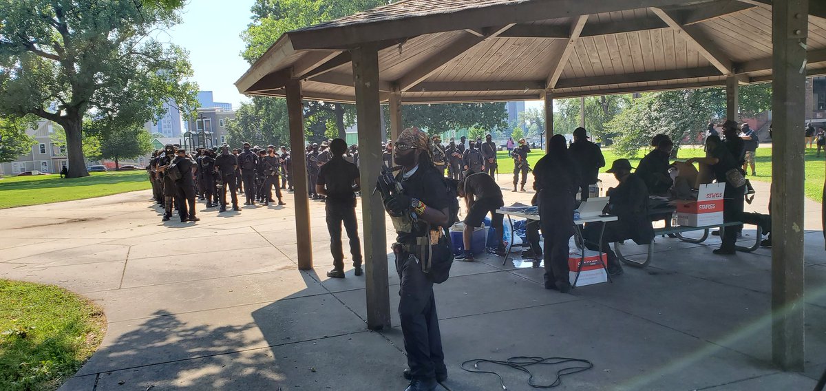 I count at least 100 NFAC members but more are still lining up.  #BreonnaTaylor  #Louisville  #BlackLivesMatter  