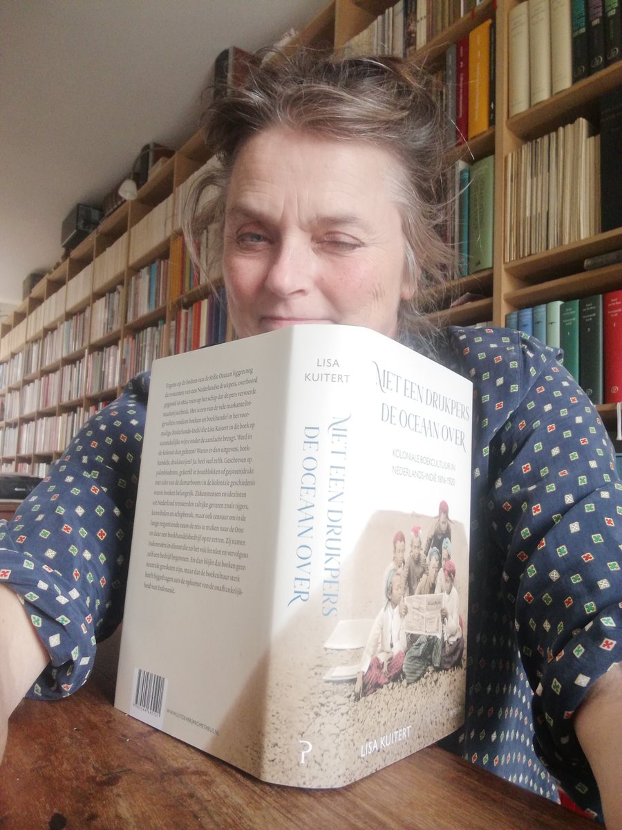 lisakuitert's tweet photo. Daar-is-ie dan! Mijn boek over de boeken, de uitgevers, drukkers, de boekwinkels &amp; de lezers in Nederlands-Indië! https://t.co/6Td5X4tMKe