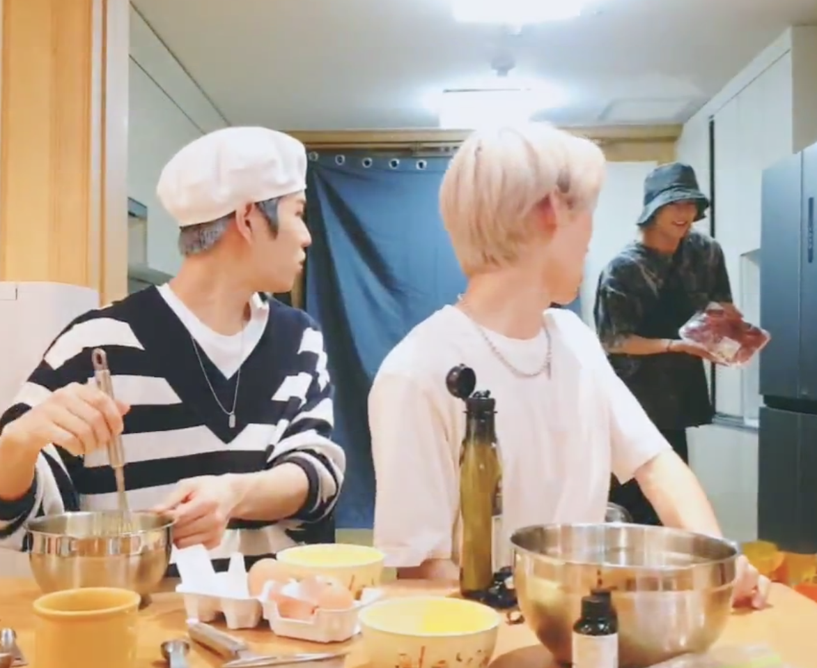 hyunjin just came home with a bunch of groceries