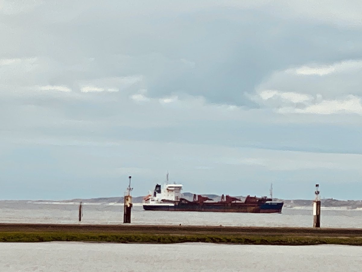 DCDredging's tweet photo. Onze DC Ostend passeert thuishaven Breskens op weg naar Terneuzen. Maandag afspraak bij Scheepswerf De Schroef. https://t.co/APQiIMPpe1