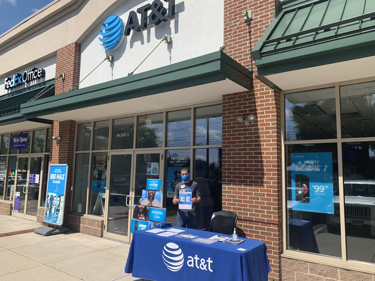 cv7611's tweet photo. Letting the town know about AT&T’s switch of Saturday event. #SOS #SwitchoverSaturday #winlocal #SilverCommons @mayraj_perez @MightBeMikeB @JPotter24 @keroninc https://t.co/f3aDoiCu7K