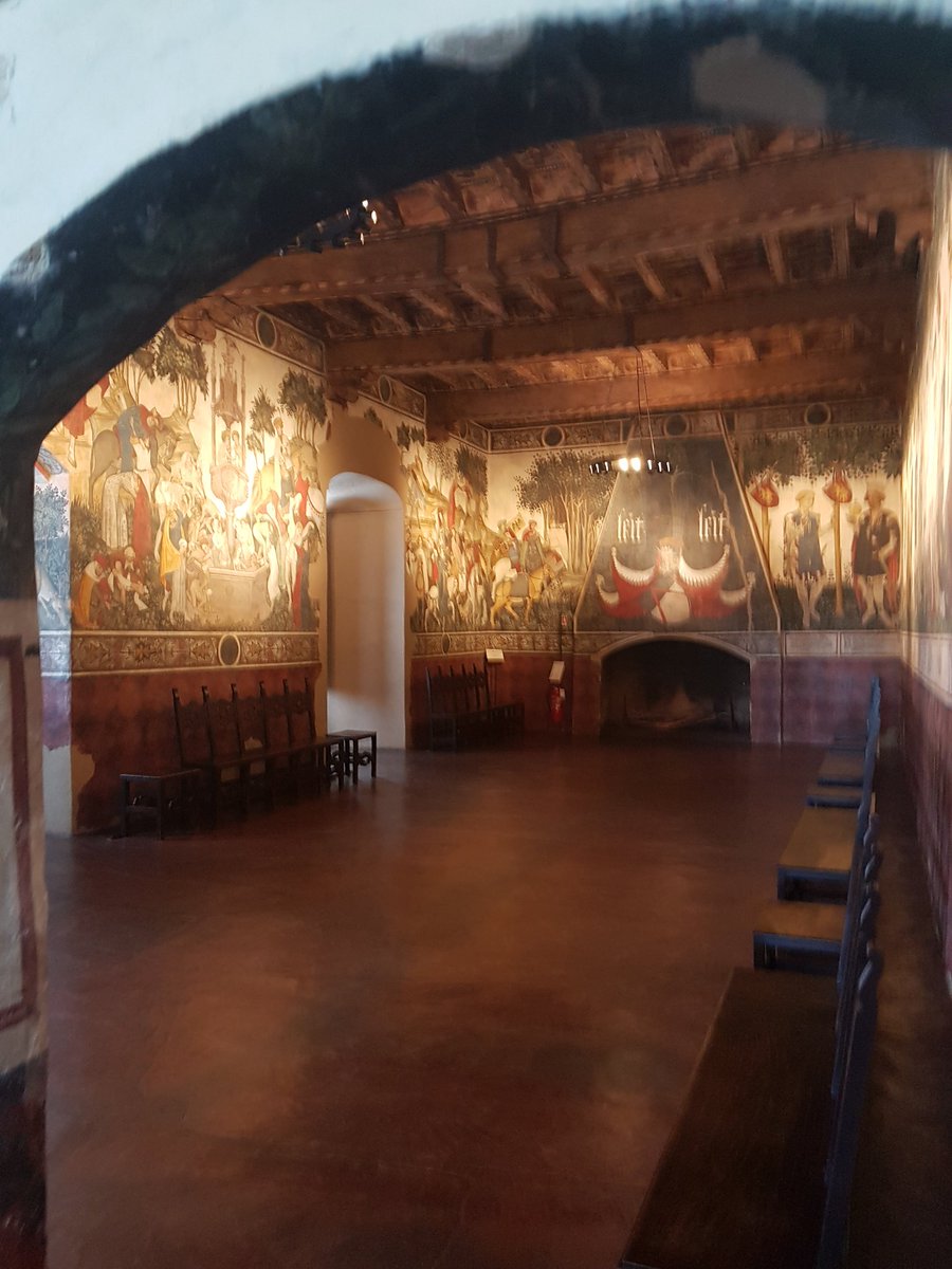 valenti94931878's tweet photo. Le roi Arthur #Saluzzo #manta #camerapicta https://t.co/95kcwzBEjm