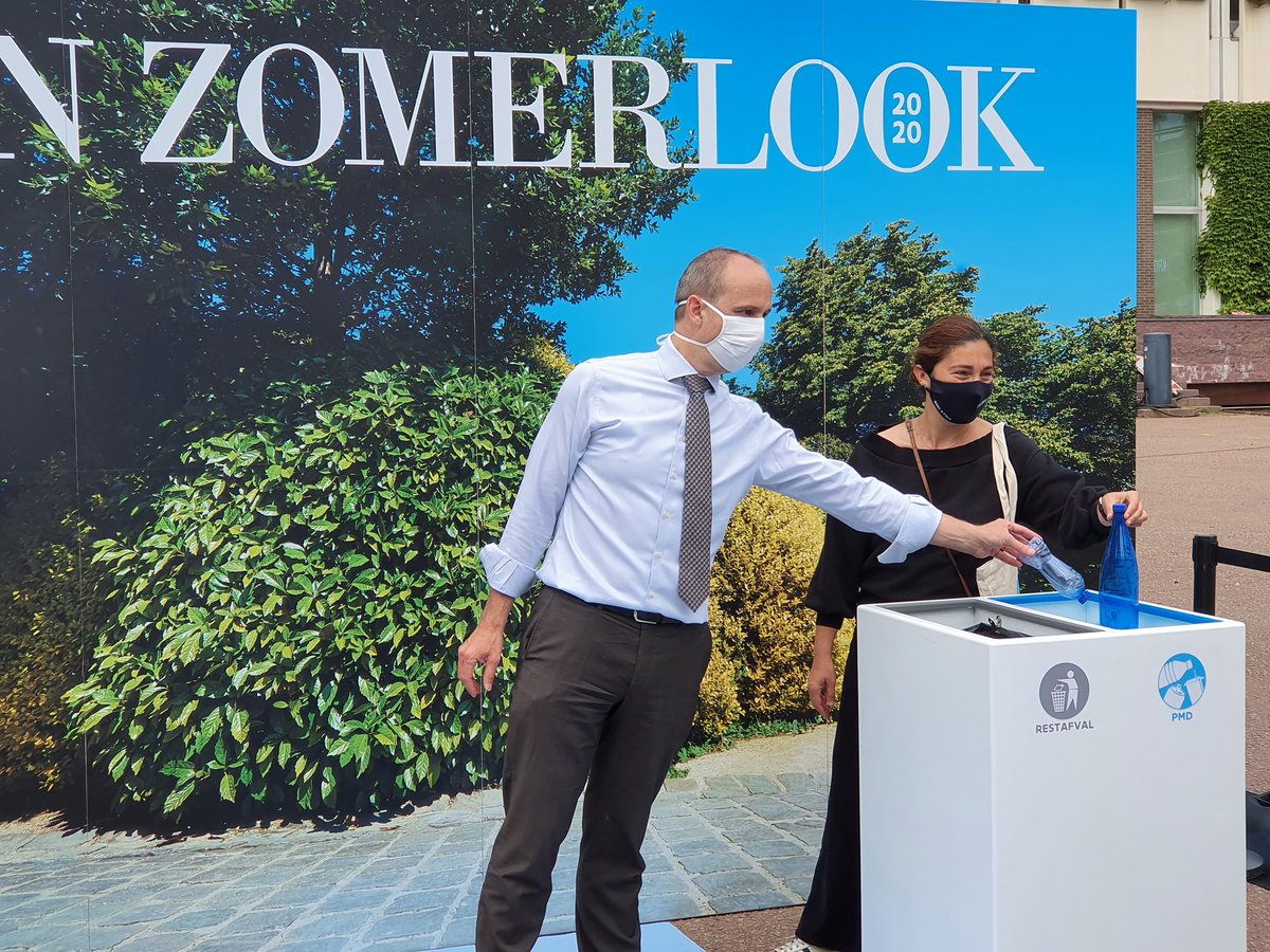 Mooimakers (@de_mooimakers) on Twitter photo Vandaag aanwezig in <a href="/stadgenk/">Stad Genk</a> om onze #zomerlook2020 te showen. Minister <a href="/Zu_Demir/">Zuhal Demir</a> toonde ook die van haar: je afval in de juiste vuilnisbak. Dat staat iedereen, toch?! Zo zorgen we samen voor een propere zomer!
<a href="/wimdries/">Wim Dries</a> <a href="/vvsg/">VVSG</a> <a href="/PersAtOVAM/">Jan Verheyen</a> @fostplus Vandaag aanwezig in <a href="/stadgenk/">Stad Genk</a> om onze #zomerlook2020 te showen. Minister <a href="/Zu_Demir/">Zuhal Demir</a> toonde ook die van haar: je afval in de juiste vuilnisbak. Dat staat iedereen, toch?! Zo zorgen we samen voor een propere zomer!
<a href="/wimdries/">Wim Dries</a> <a href="/vvsg/">VVSG</a> <a href="/PersAtOVAM/">Jan Verheyen</a> @fostplus