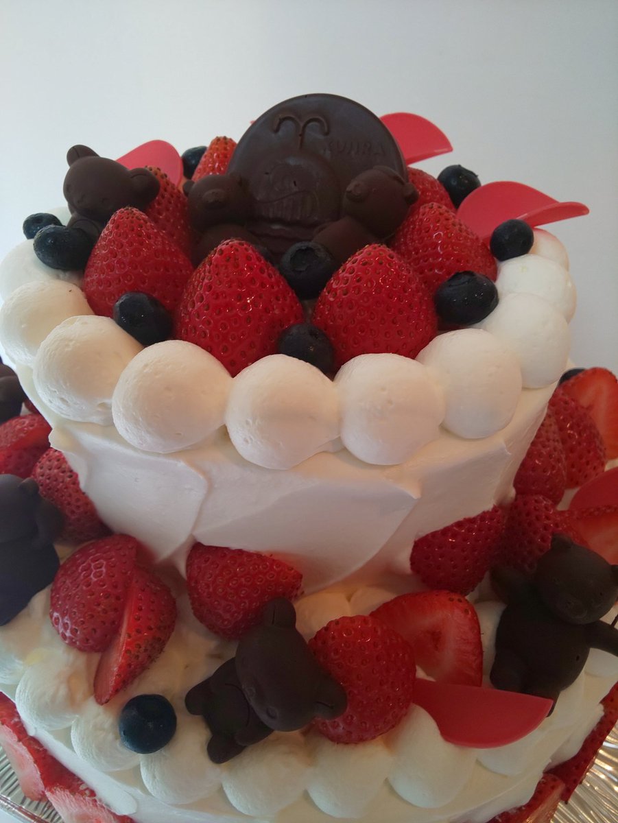 O Xrhsths ケーキ工場 藤堂プランニング Sto Twitter 今日の特大お誕生日ケーキ かなりでっかいです 重いです お誕生日おめでとうございます