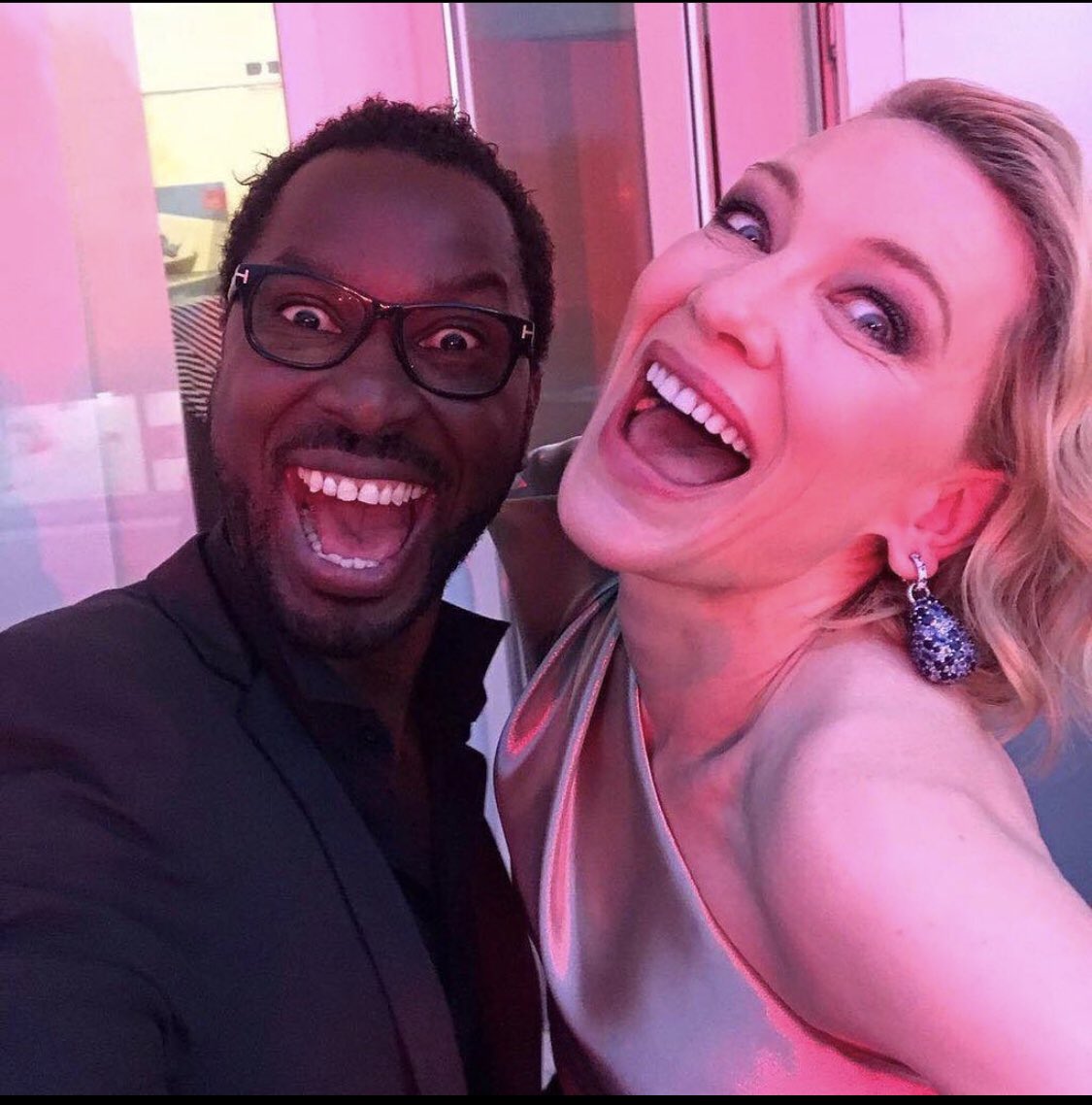 4. Cate Blanchett is not a selfie fan: “I cannot understand how grown adults are participating in this shit”