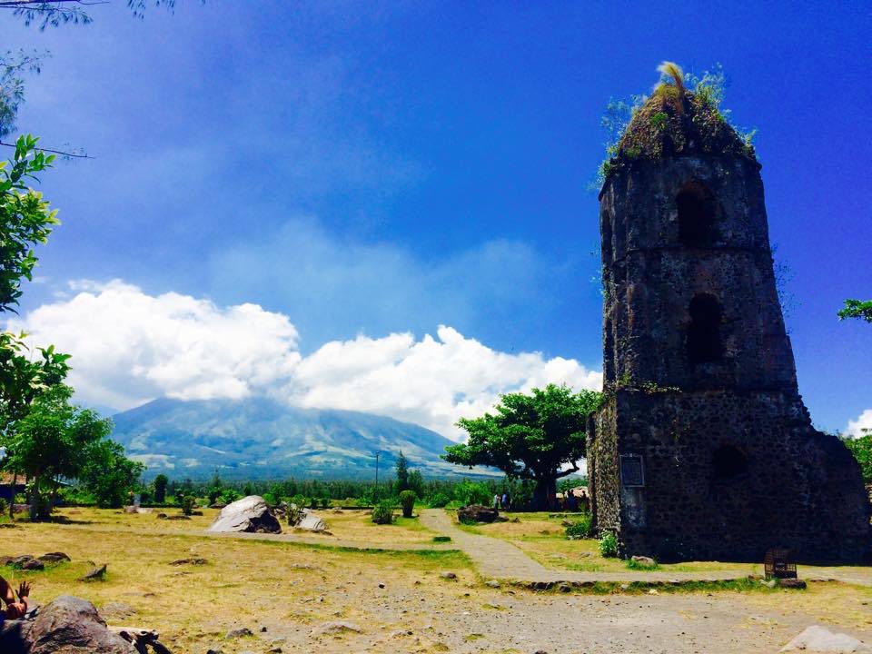 thefreelancetr1's tweet photo. Though Mayon Volcano is a bit shy on this pic, the ruins of the church is such a beauty. Read more about it by visiting our blog post here: https://t.co/pOYqFfxPJX    #Adventure #TravelBlog #TravelGuide #TravelTips #Photooftheday #Travelphoto #VisitPhilippines https://t.co/kM0xmJey7u