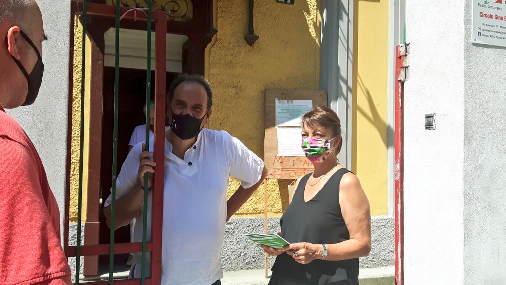 dianacomari's tweet photo. Stamattina al #CircoloPD di #Affori a #Milano anche @FraMirabelli e @paolabocci per dire ai cittadini che sulla #sanità in #Lombardia non e' andato tutto bene ed è #oradicambiare. @PD_Lombardia @PdMilano https://t.co/ZkpTxmMYoT