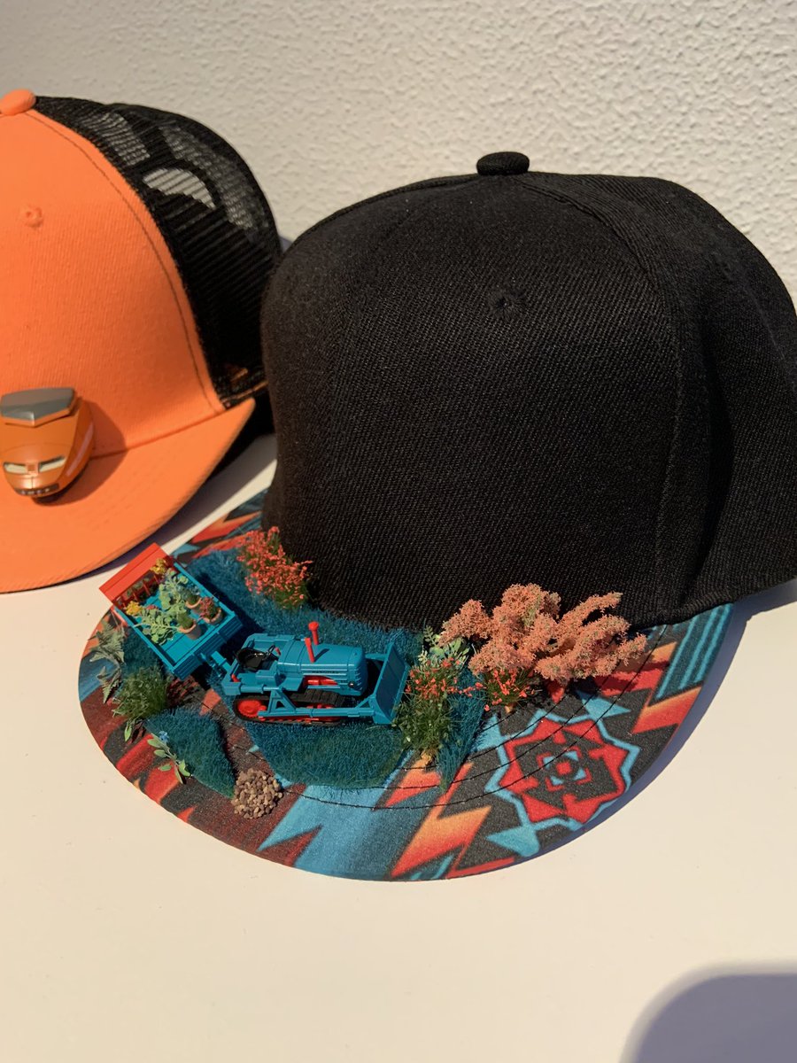 NerdlockPodcast's tweet photo. Tadaaa 🎉 Custom Basecaps - sogar mit Licht! 😎 

#nerdlock #podcast #basecaps #custombasecaps #miniatures #modelbuilding #miniatureart #becreative #kunstmitkappen #basecapart #mirgehteinlichtauf https://t.co/7CUEVZYDKh