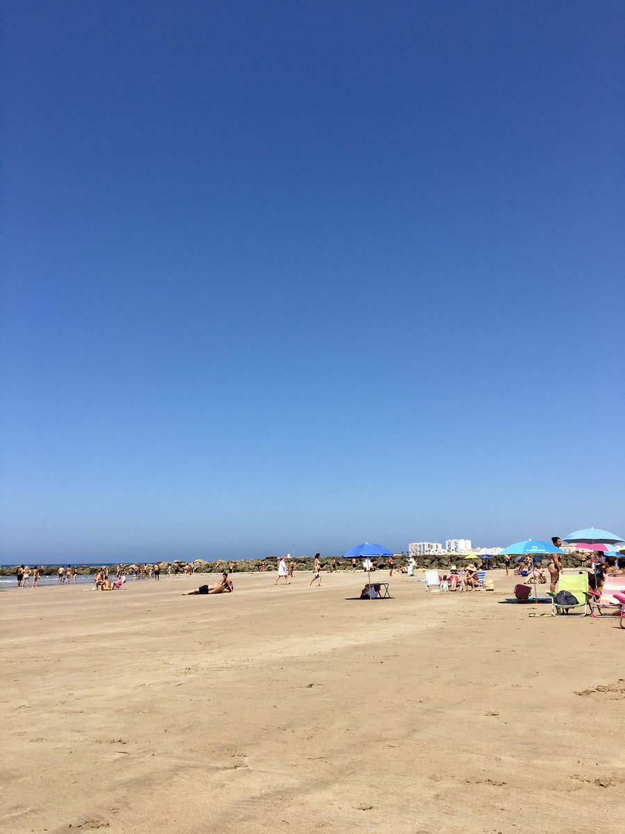 vdeharo's tweet photo. Así luce hoy  #SantaMaria con mucho espacio para el disfrute de todos. Las playas de #Cadiz no sólo son noticia cuando se cierran o controlan los accesos. Un consejo: ayuda mirar las mareas. Bajamar a las 13.39. #playasinfinitas #paraiso #25deJulio https://t.co/yLTXYv0cBI