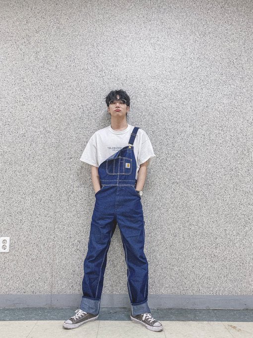  Seungsik with his ootd pic 