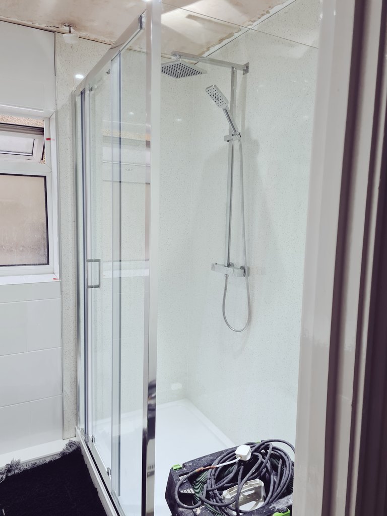 BlondieJanner's tweet photo. Shower is finally in and we have been told we can use it. I will most probably be spending most of my day in the shower. #BathroomRefit https://t.co/jEaysjvLoC