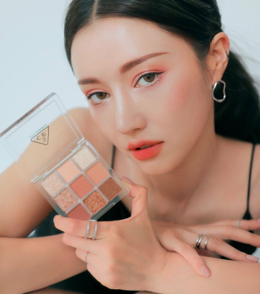 PlobJai's tweet photo. 🌻แจกของครบรอบ 9 ปี แจกให้เลย 9 ชิ้น🌻
 
ชิ้นที่ 1 3CE MULTI EYE COLOR PALETTE สี Shot Again
📍กติกา📍
รีทวิต + คอมเม้นอะไรก็ได้ใต้ทวิตนี้
สงวนสิทธิ์ให้แค่คนที่ฟอลเท่านั้นน้าาา~

ประกาศ��ลวันที่ 1 สิงหาคม 2020 และรอติดตามชิ้นที่ 2 3 4 5 6 7 8 9 ได้เลยใน #PLOBJAIGIVEAWAY เร็วๆนี้♡ https://t.co/3ibConsa1L