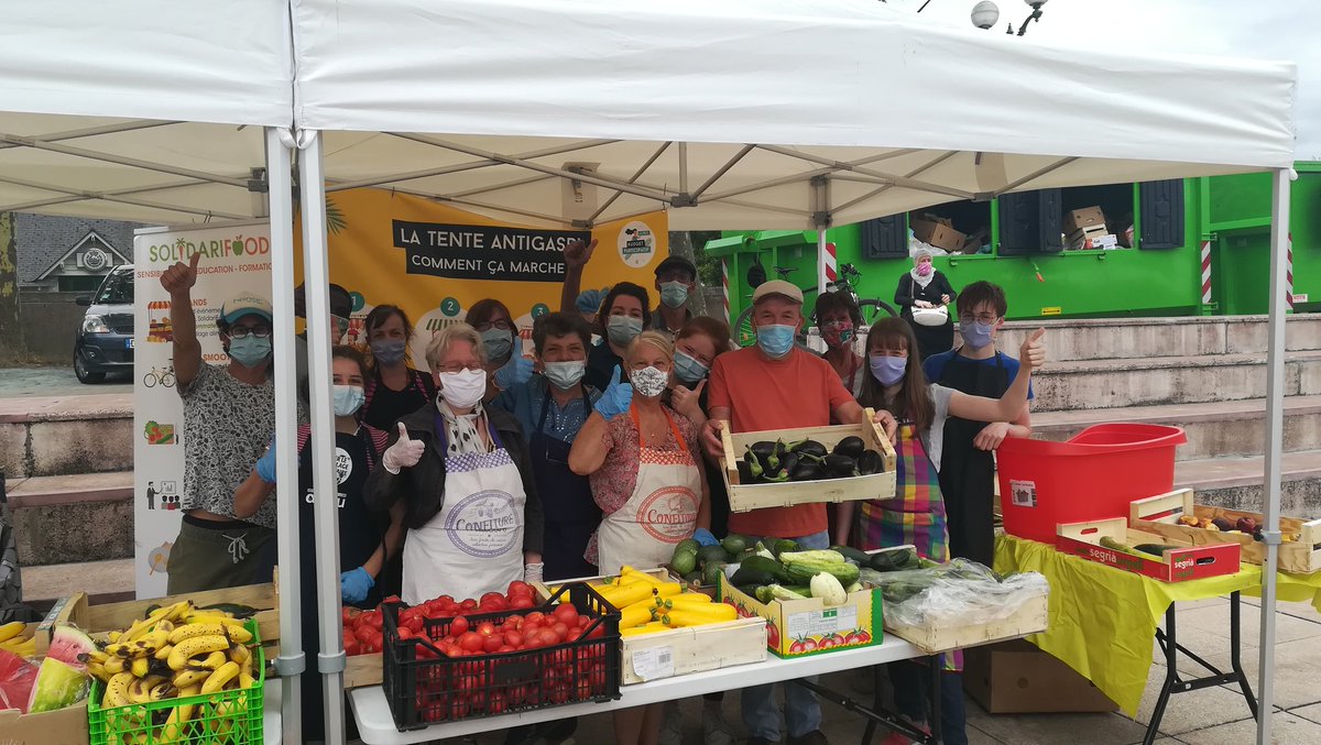 Déjà 200kg évités bravo 18 bénévoles a la tente #antigaspi <a href="/solidarifood/">SolidariFood</a>. Va t'on dépassé les 300kg de semaine dernière ?