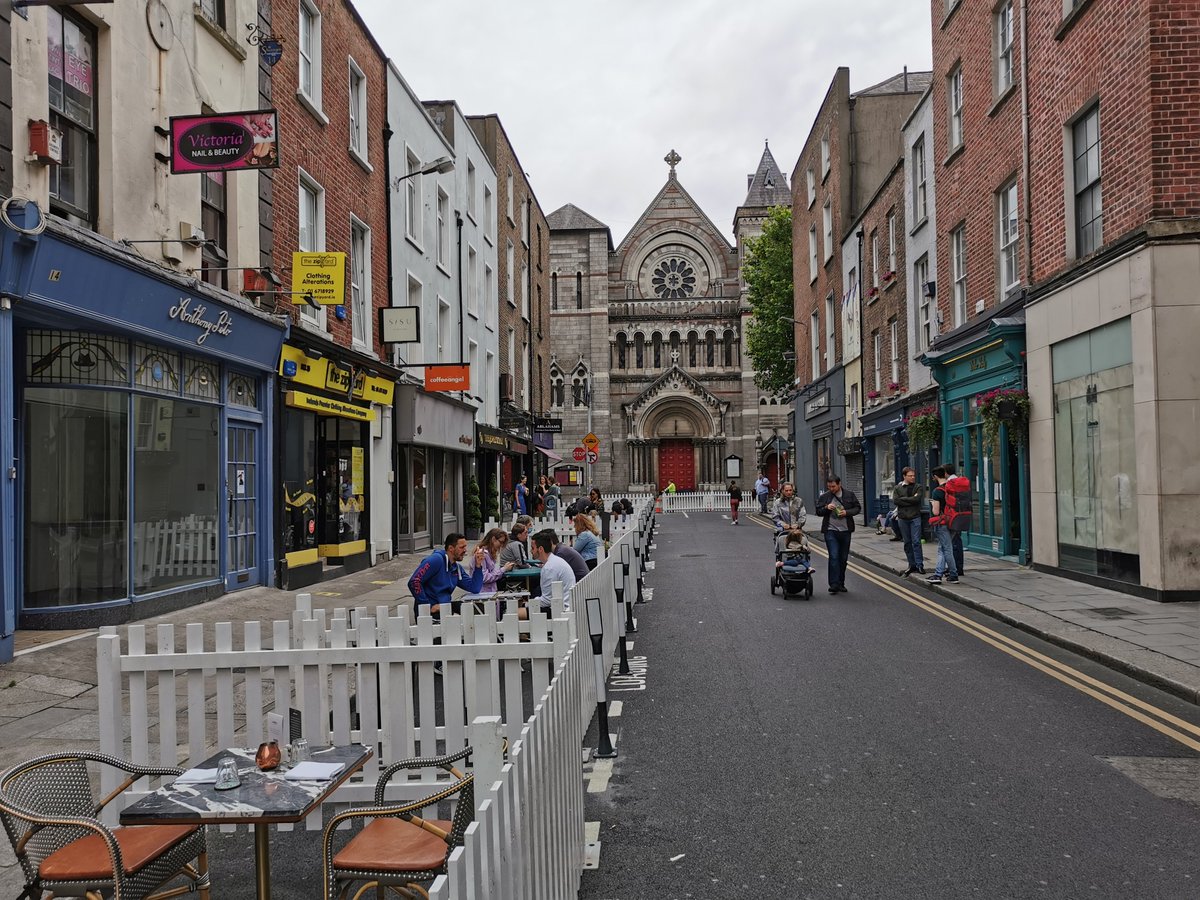 Things are picking up at the new trial pedestrianised area around Grafton Street. Needs a few improvements but it's a million times better than the College Green trial last year. Here's a small walkthrough: