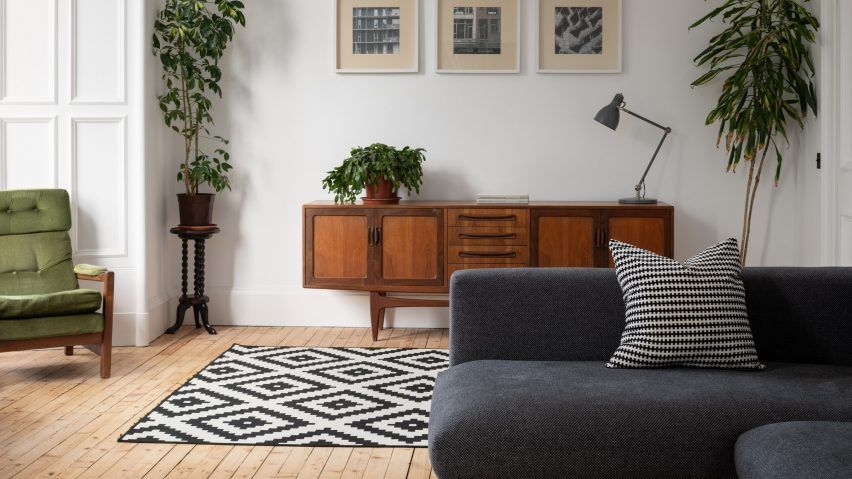 GoldmansInteri1's tweet photo. Architect couple turns Edinburgh apartment into modern living space, fantastic windows but needs more #Curtains, #Blinds or #Shutters in our opinion  😀https://t.co/xARirR1tCN https://t.co/nfP51Z6Mfl