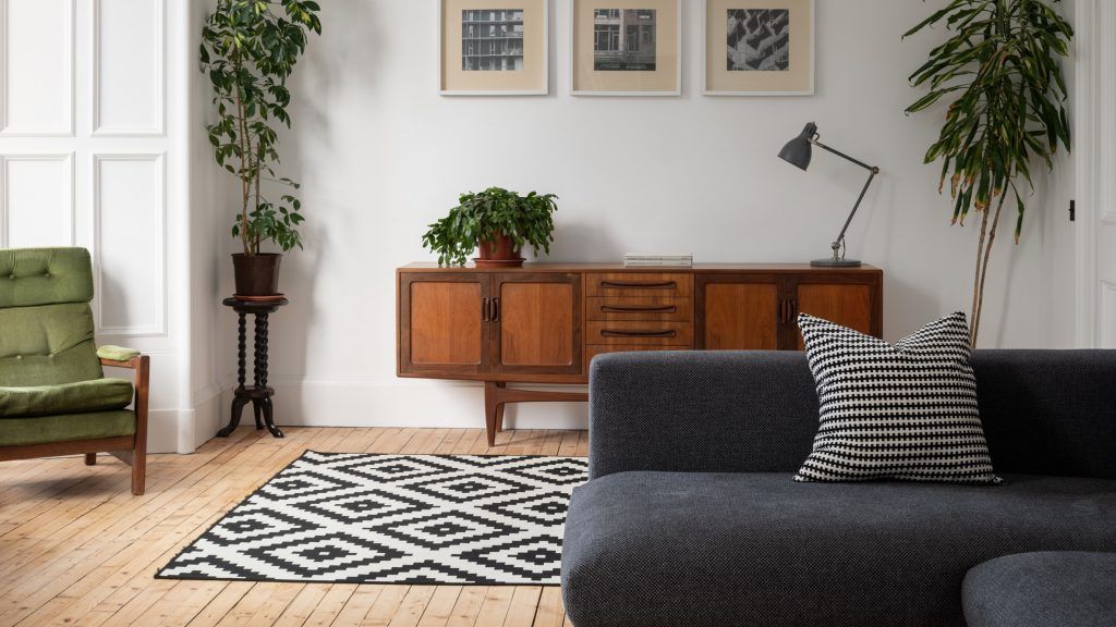 GoldmansInteri1's tweet photo. Architect couple turns Edinburgh apartment into modern living space, fantastic windows but needs more #Curtains, #Blinds or #Shutters in our opinion  😀https://t.co/xARirR1tCN https://t.co/nfP51Z6Mfl