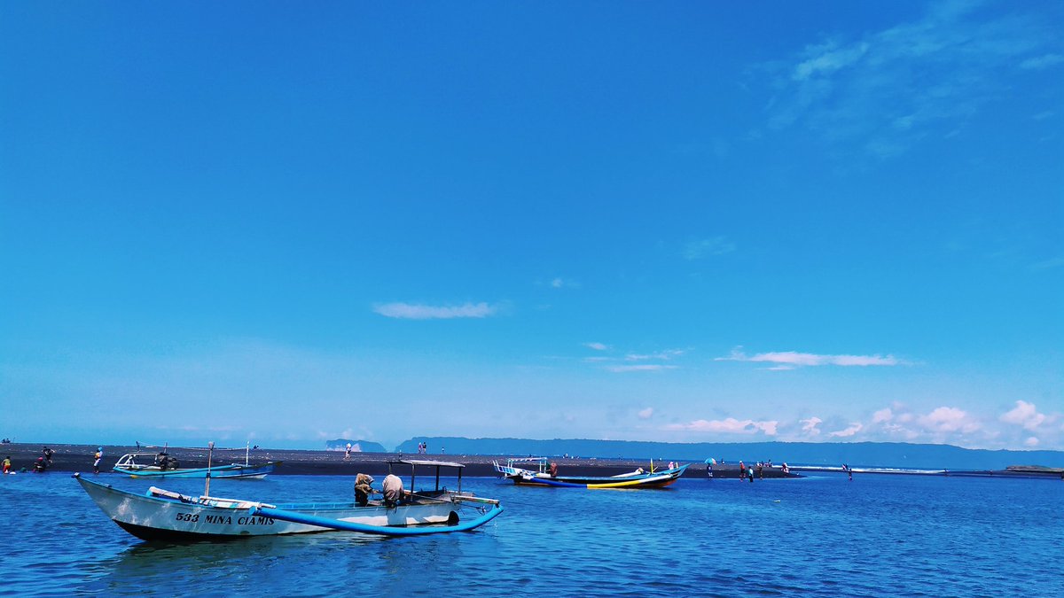 ygamaulana's tweet photo. Fir Beach🌊🌲

Pantai berasa kolam renang😌

#photography #shotonxiaomi  #xiaomishot  #streetphotography #beachphotography #pantaicemarapuger  #pantaicemara #firbeach #jemberhits #explorejember #wisataalamjember #pantai #beach #jember #pesonajember #vsco @PesonaJemberID @vsco https://t.co/sgG5pHfGZ6
