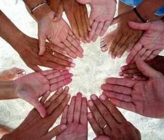 babibat's tweet photo. L’umanità realizzata, l’essere delle persone belle e feconde, dipende dalla capacità di saper cogliere le occasioni di consegnare la propria vita senza ricevere nulla, neppure un grazie o un sorriso.
#getupandwalk https://t.co/NN1dHI47Xk