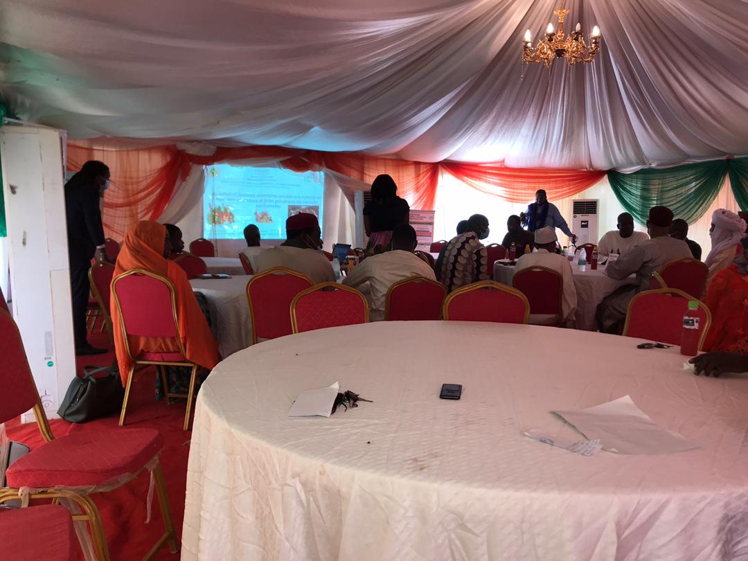BoureimaKabirou's tweet photo. Conférence sur la Nutrition. Comment améliorer notre mode nutritionnelle.Prise en charge de Maladie et veille nutritionnelle,c'est là quelques points majeurs dont nous a parlé  #DR_Boubacar 
@OngMedcom @bako_nadia @DrDjamilaF #1001_bouffes #Tarbiyat @RlcYali https://t.co/5xhgXTdsAJ