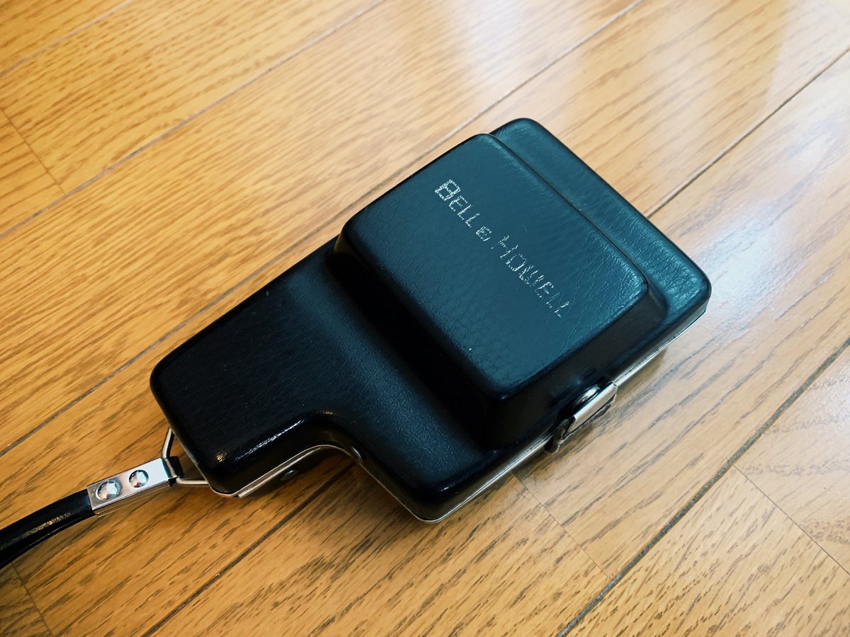 MiMusicz's tweet photo. ずっと探していたダイアル35-2完動品ケース付きをやっと手に入れました。
奥さんがメルカリで見つけてくれました。
bell&howellのケースだけでプライスレス。
マジで本当に最高の機体。
#dial35
#bellhowell https://t.co/tSmXlbS828