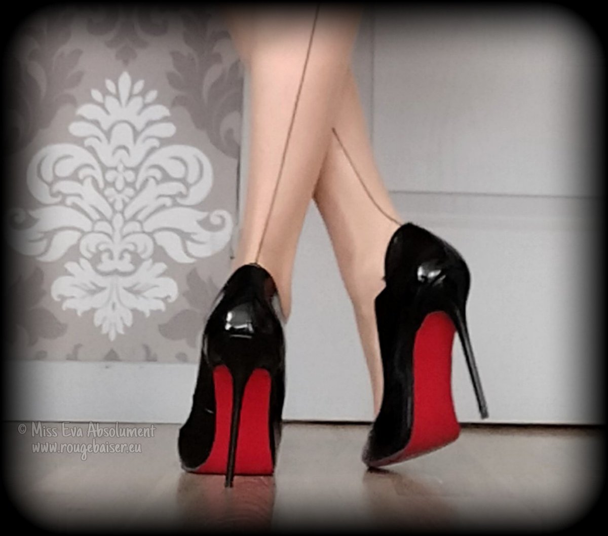 Miss Eva Absolument (@missrougebaiser) on Twitter photo ʟᴀ ʀᴏsᴇ ᴇᴛ ʟᴇ ɴᴏɪʀ 🌹
____________________
Satin red roses #pinupdress <a href="/ThePrettyDress/">The Pretty Dress Company</a>
#highheels @louboutinworld
👜 #Vintage
#nylonstockings <a href="/whatkatiediduk/">What Katie Did</a> ʟᴀ ʀᴏsᴇ ᴇᴛ ʟᴇ ɴᴏɪʀ 🌹
____________________
Satin red roses #pinupdress <a href="/ThePrettyDress/">The Pretty Dress Company</a>
#highheels @louboutinworld
👜 #Vintage
#nylonstockings <a href="/whatkatiediduk/">What Katie Did</a>