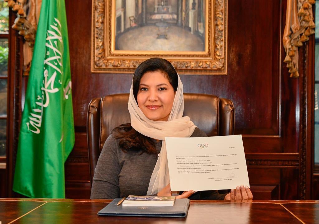 rwthofficial's tweet photo. 🇸🇦
#SaudiArabia’s Princess Reema bint Bandar Al Saud took a photograph as she has been elected as a member of the #IOC @Olympics
📸 @rbalsaud #PrincessReema #ReemabintBandar #السعودية https://t.co/ci5HUz3ZwD