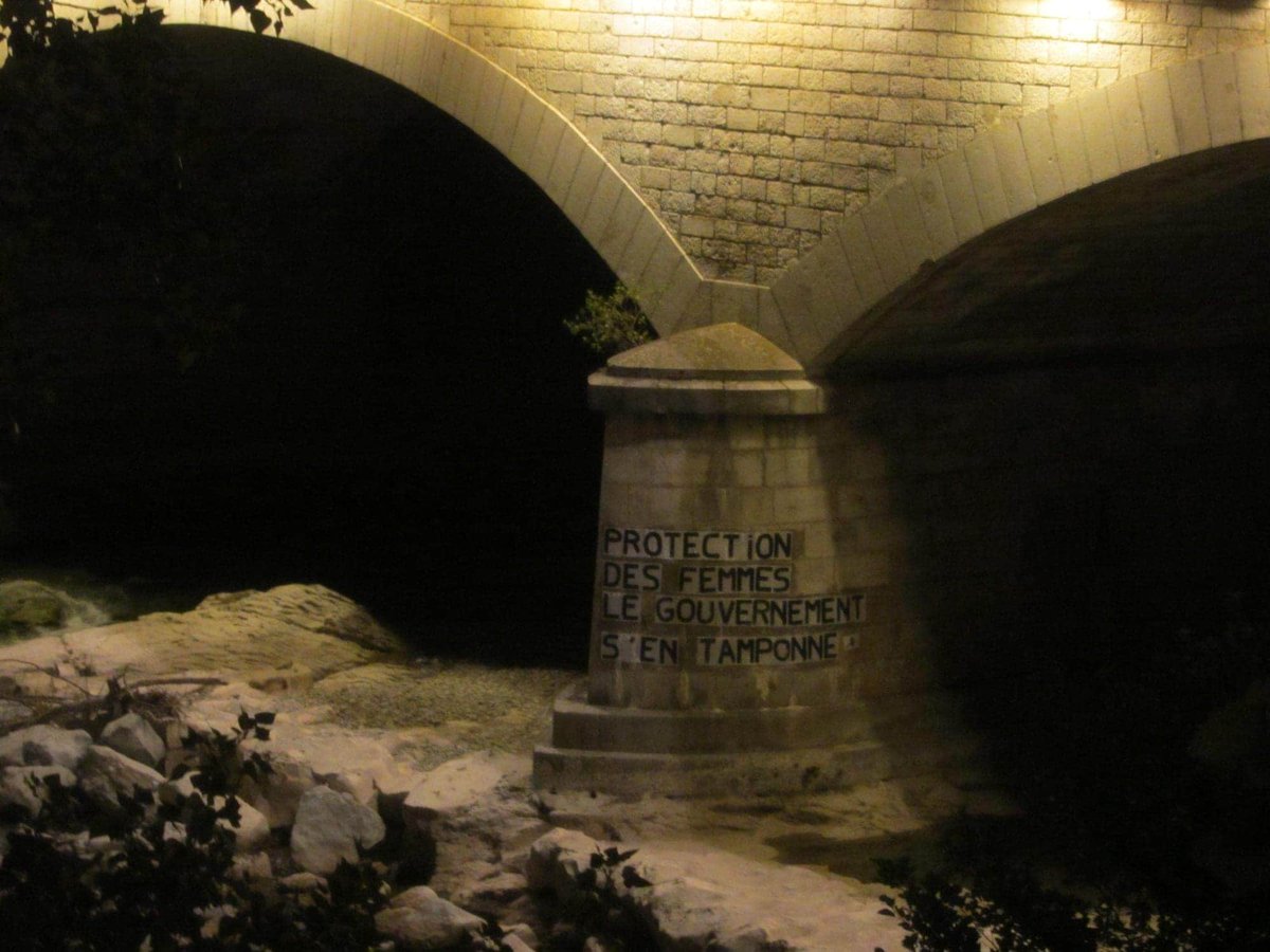 CollagesValence's tweet image. Ville de Crest, Coopération de 2 groupes de Colleur•euse•s