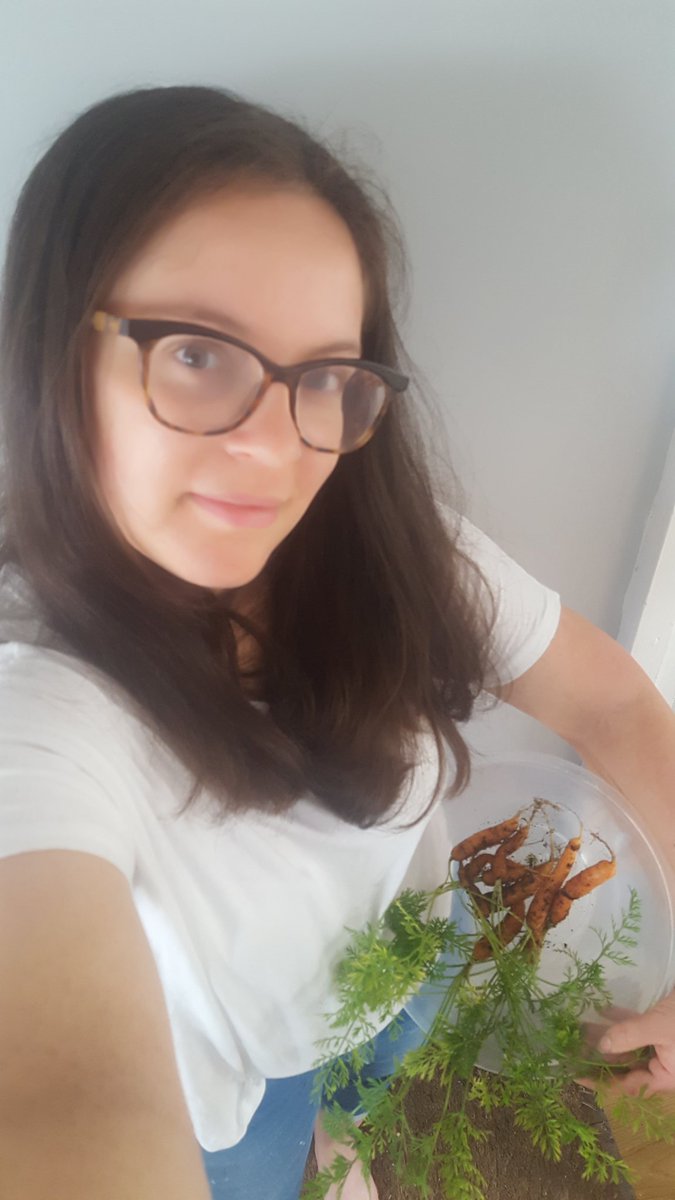 Hello_Beth's tweet image. Is it normal to pose with your #homegrown vegetables? asking for a friend #veggies #green #sustainable