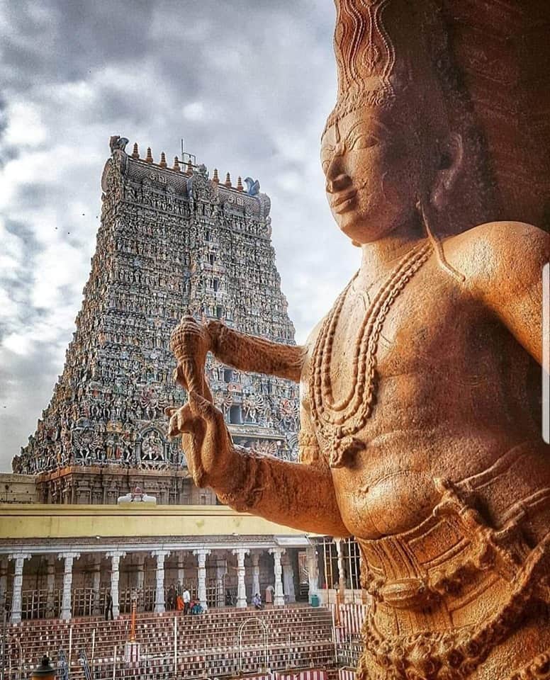 There r 4 inner Gopuram th8 act as Entrance to the Shrine.4. At the core of the complex, there are two temples Meenakshi and Sundareswarar towards south and west direction.5. The temple complex has over 33,000 sculptures & famous for the huge Nataraja,built on a silver alter