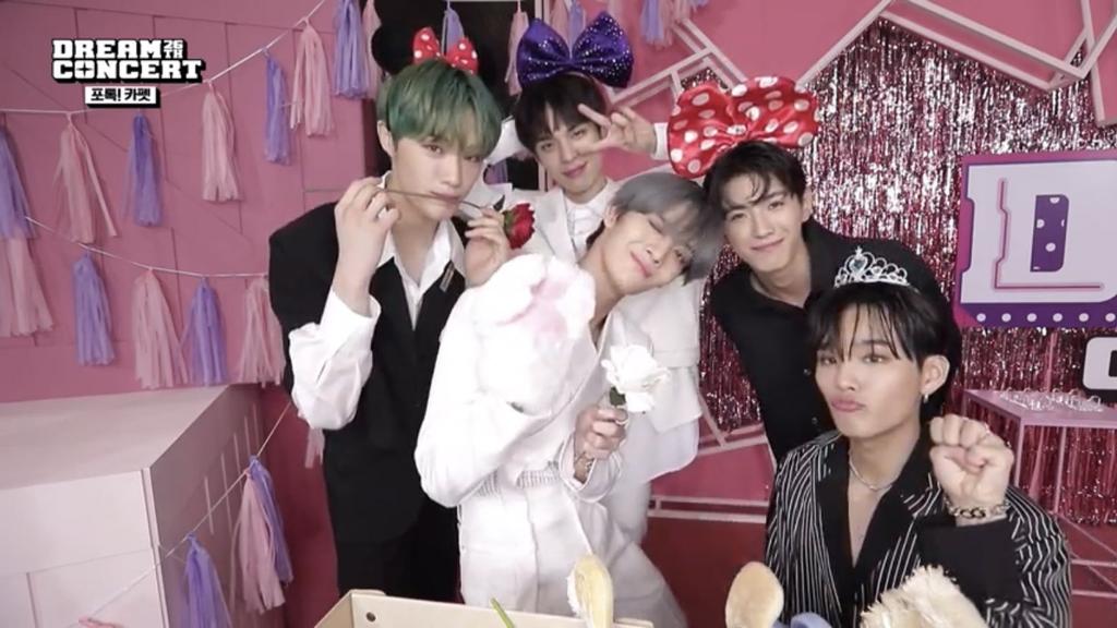 They look so cute in my eyes~
The clothes are also very cute 💕
Have fun, my everything 💕
I love you
#CIX <a href="/CIX_Official/">CIX_Official</a> <a href="/CIX_twt/">CIX</a>