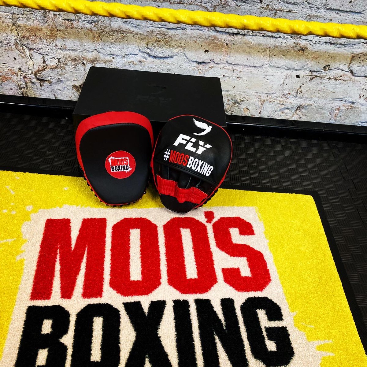 MooBoxing's tweet photo. New bespoke @flysportsuk pads fresh out the box π ready to be put to work Monday π₯π₯ #fly #pads #bespoke #boxing #moosgym #moosboxing https://t.co/aZEy1lixq1