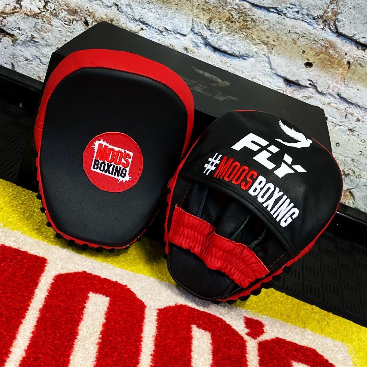 MooBoxing's tweet photo. New bespoke @flysportsuk pads fresh out the box π ready to be put to work Monday π₯π₯ #fly #pads #bespoke #boxing #moosgym #moosboxing https://t.co/aZEy1lixq1