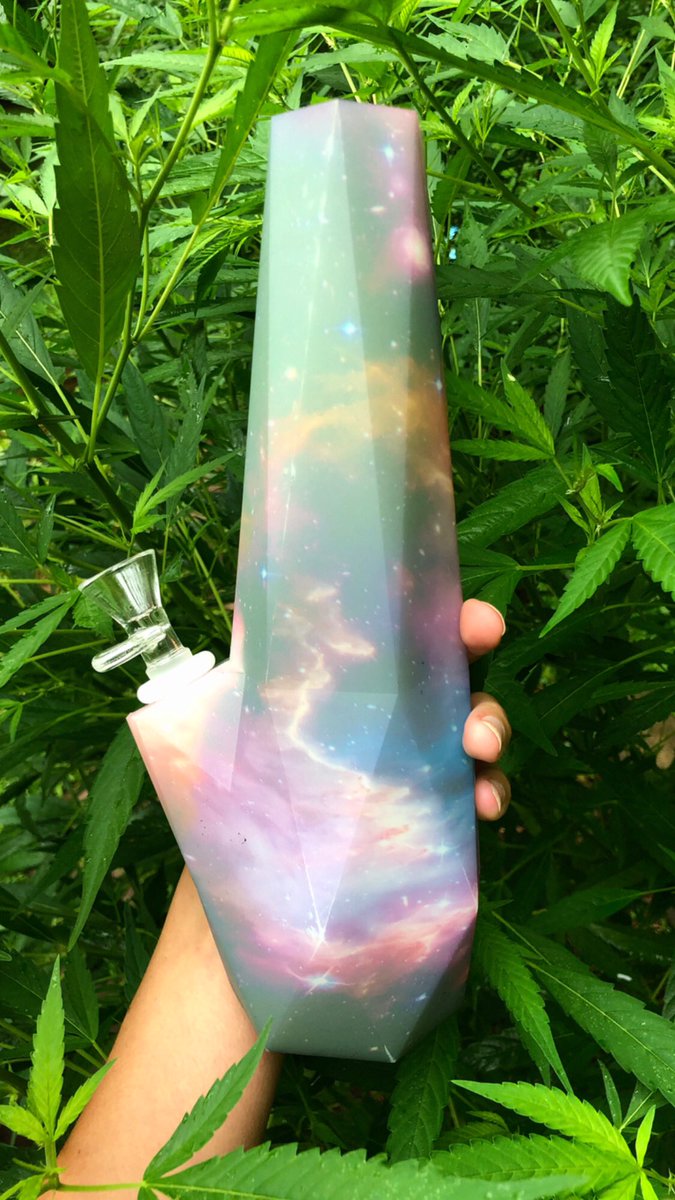 Obsessed with our new silicone gravity bongs, available now in our shop: maryjaneexperience.com/marketplace/

#420smile #cannaFam #cannabiscommunity #waterpipe