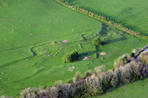 A clachan/clochán may date to medieval times or earlier. It is a cluster of small single-storey cottages of farmers &/or fishermen, invariably found on poorer land. They virtually disappeared because of Famine. Clontuskert, Kellysgrove, Co Galway ©Clontuskert Photo Gallery 