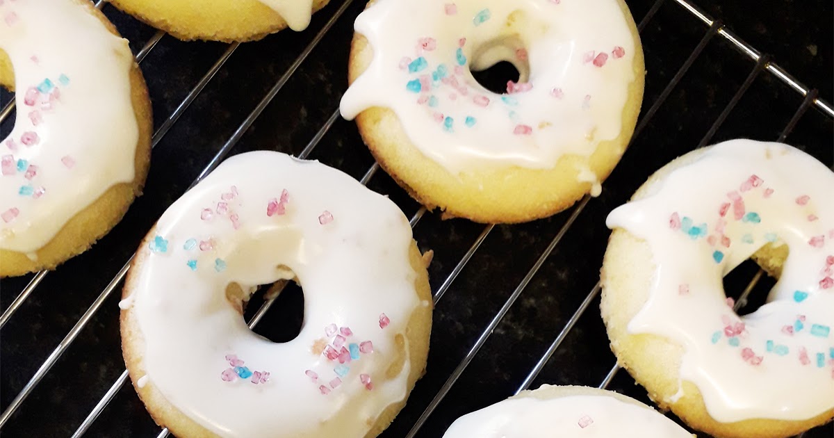 cakepornuk's tweet photo. Treat yourself this weekend and bake up a batch of these yummy gluten free donuts! https://t.co/QiM6g1i1tg https://t.co/VmRlNYNgea