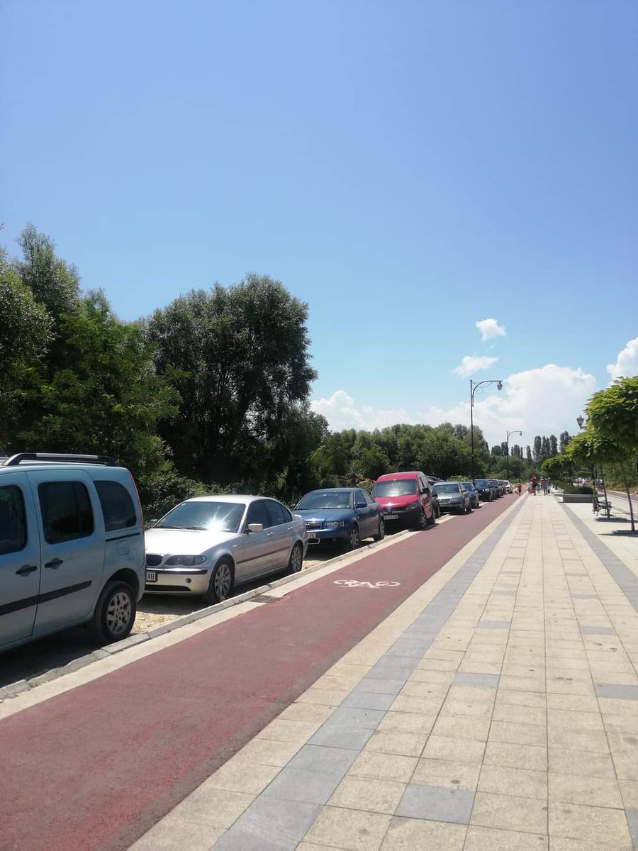 Тоа се тие туристи во Охрид и тоа е МВР, институција која им дозволува да паркираат во пешачка зона, а полициска станица на само 100-тина метри од тука