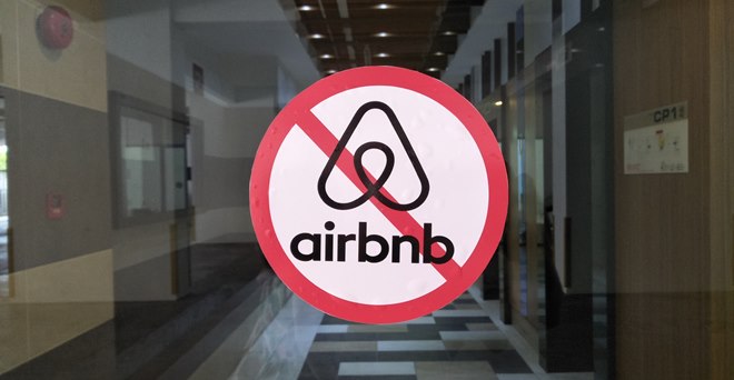 CVybirai's tweet photo. #BrianChesky of #Airbnb wants to go public while the company fails to provide any sort of service or support to its clients or hosts. Incapable to offer a hotline or helpline, users furious, stranded, ripped-off, stranded. Same here, after 8 years I will never use #Airbnb again. https://t.co/XIH93vHHF9