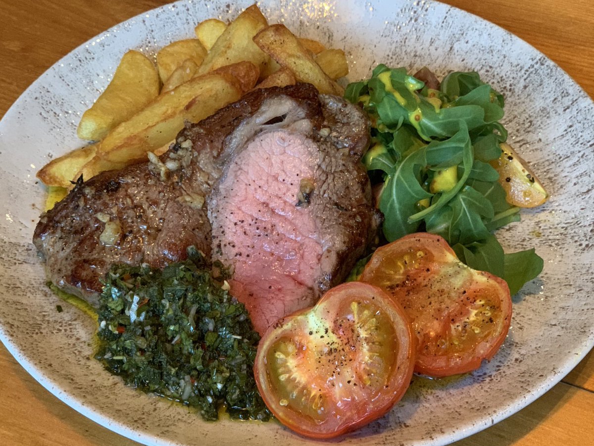🥩🍟Unbeatable Steak-frites! 

Dry aged 8oz Sirloin Steak served with our triple cooked chips, roasted tomato, dressed rocket and chimichurri.

It’s one of our favourites and it’s available on the dinner menu until the end of July 😊
#steakdinner #eatout #saturdaynight #sherborne