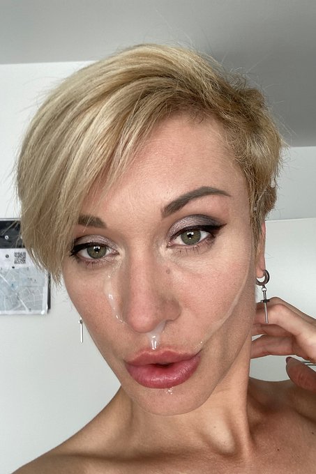 Being face-fucked looks like to be the best start for weekend 💦 https://t.co/J0B7PLCuLi