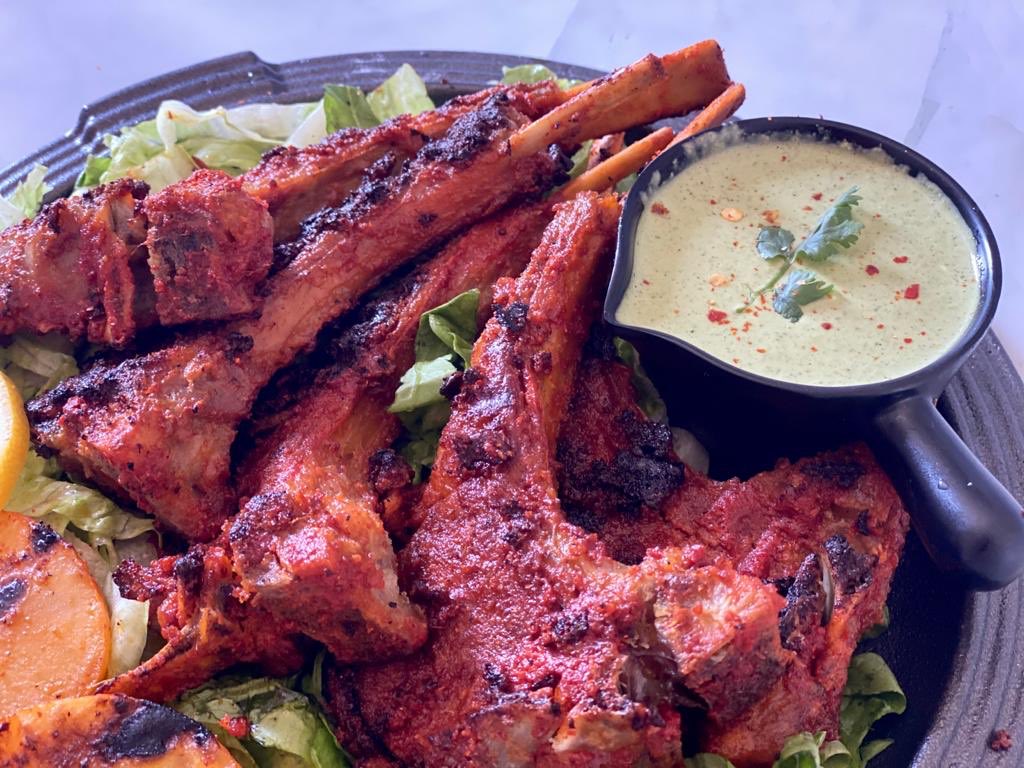 SaraCooksForYou's tweet photo. RECIPE LINK : 
https://t.co/RvnKrATPpV

Mouth Watering and juicy Tandoori Lamb Chops made in 2 ways. Marinated in a spicy marinade and can be cooked on a grill , BBQ , grill pan and another simple recipe than can just be pressure cooked ❤️
#muttonchops #lambchops #tandoorichops https://t.co/EJQqoefMIL
