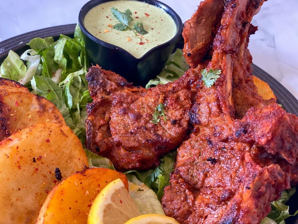 SaraCooksForYou's tweet photo. RECIPE LINK : 
https://t.co/RvnKrATPpV

Mouth Watering and juicy Tandoori Lamb Chops made in 2 ways. Marinated in a spicy marinade and can be cooked on a grill , BBQ , grill pan and another simple recipe than can just be pressure cooked ❤️
#muttonchops #lambchops #tandoorichops https://t.co/EJQqoefMIL