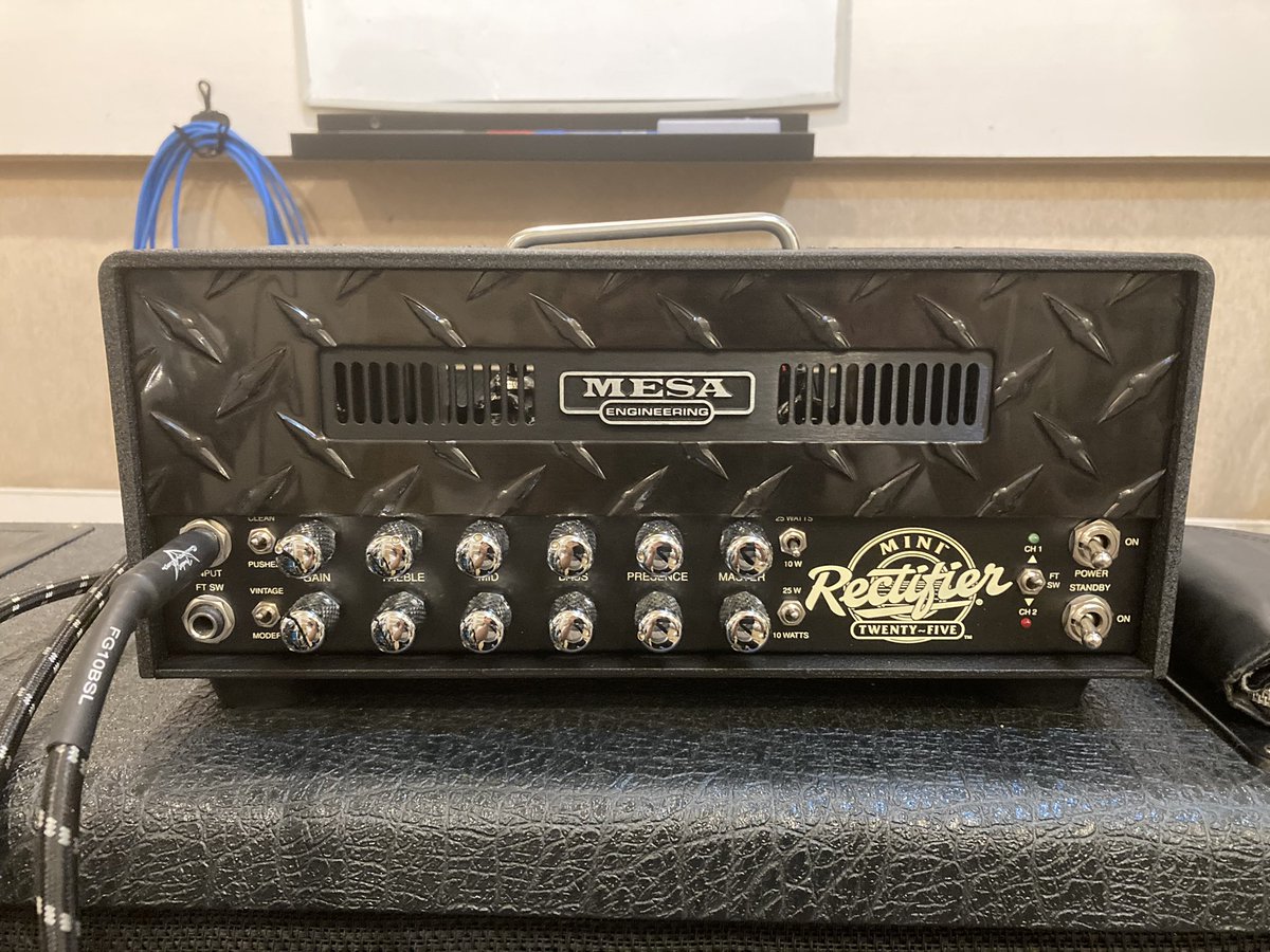 kwn2423's tweet photo. ▂▅▇█▓▒(’ω’)▒▓█▇▅▂うわあぁぁぁぁぁあ
my new gear…
#mynewgear #MesaBoogie #MINIRectifier https://t.co/1nN53UH0Nv