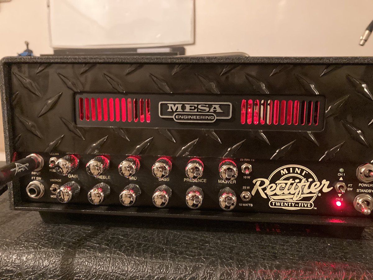 kwn2423's tweet photo. ▂▅▇█▓▒(’ω’)▒▓█▇▅▂うわあぁぁぁぁぁあ
my new gear…
#mynewgear #MesaBoogie #MINIRectifier https://t.co/1nN53UH0Nv