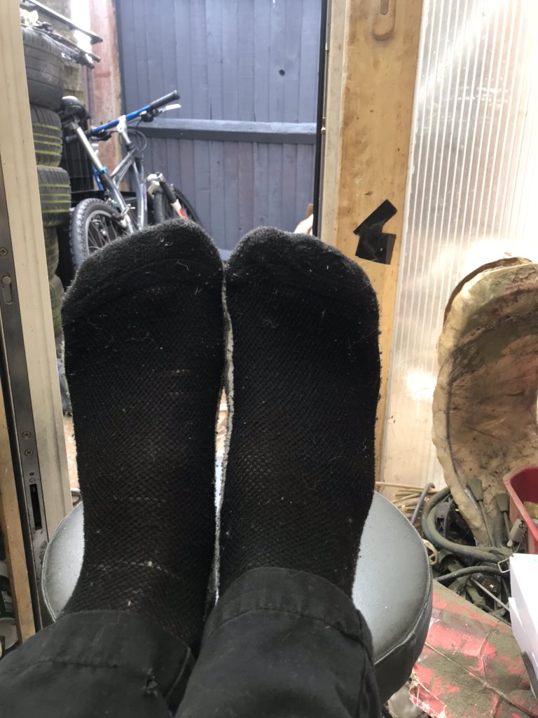 looneytonecx's tweet image. Yep that’s not right on the right nope don’t look any better on left 🤣think it’s probably #brokenfoot hurts simalar to the toe last month 🤦‍♂️ good job I built a #ebike resently now to find a crutch or should I just #makeone @CriticalMassNN @embntweet @sampilgrim 😂🛠🚲⚡️🤦‍♂️✌️