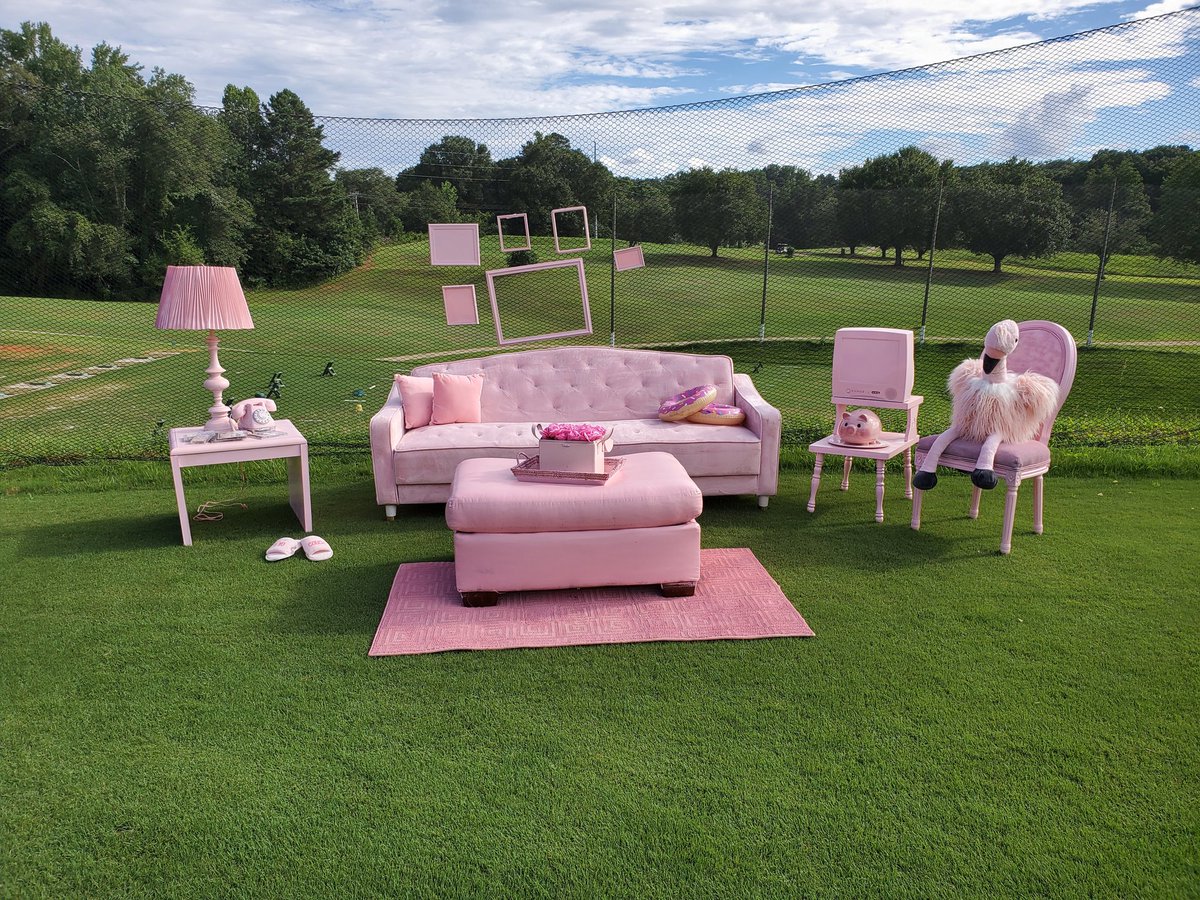 SeasonedByMea's tweet photo. Loved the set-up #FYoCouch https://t.co/8IKjLvX2aZ