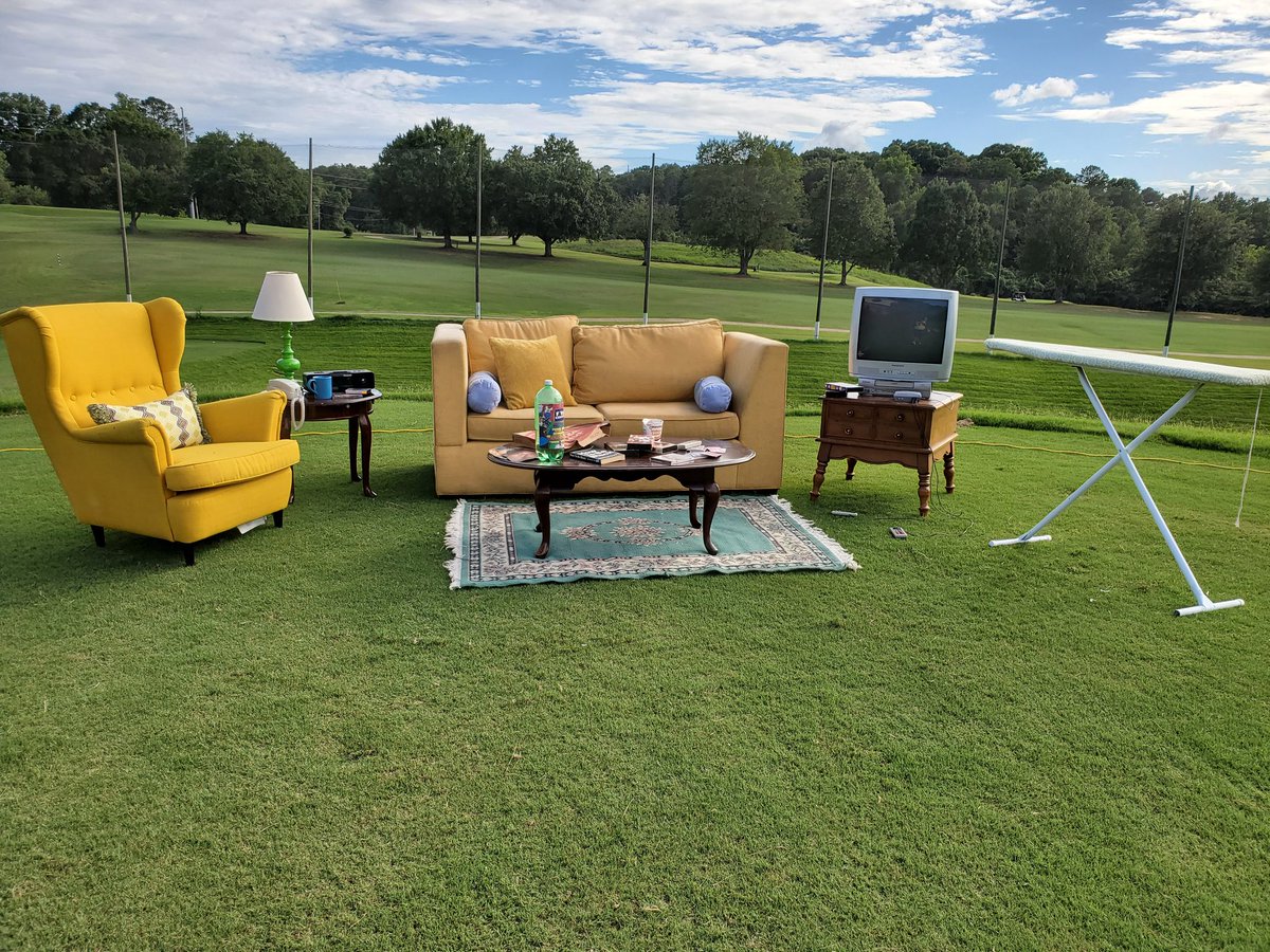 SeasonedByMea's tweet photo. Loved the set-up #FYoCouch https://t.co/8IKjLvX2aZ