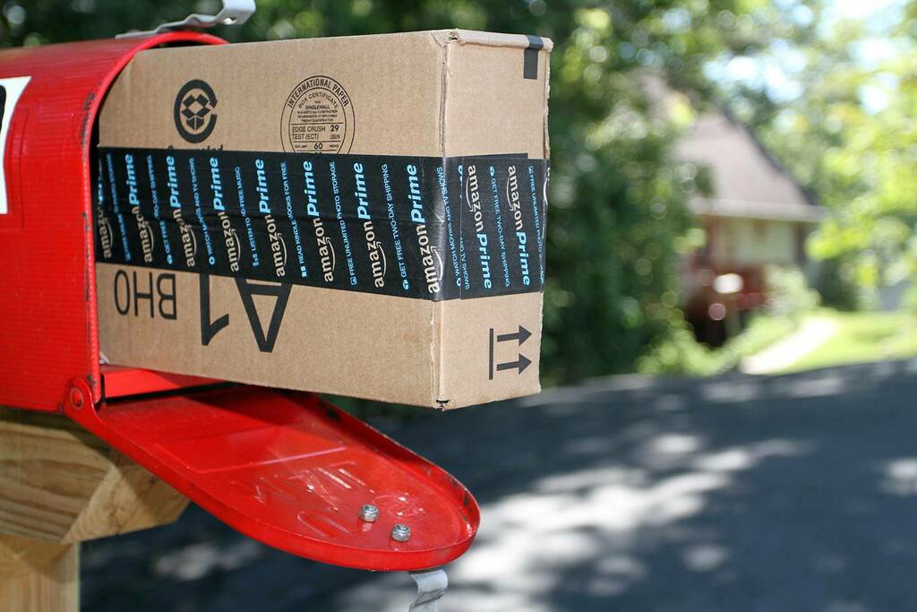 chris_writes's tweet photo. 10 deals you don’t want to miss on Saturday: $1 KN95 face masks, Purell in bulk, $99 smart TV, $24 Roku, more https://t.co/5LZOKesVfx https://t.co/eaczmeA9N2