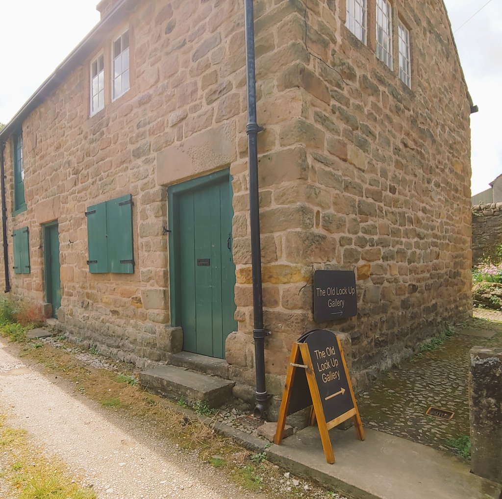CromfordMills's tweet photo. Did you know the Old Lock Up owned by @Sir_R_Arkwright houses a lovely art gallery upstairs? @oldlockupstudio Please check opening times before you go to discover this secret gem in Cromford! @vpdd @DVMillsWHS #artgallery #Derbyshire #CromfordMills https://t.co/hv4Bt4XAPt
