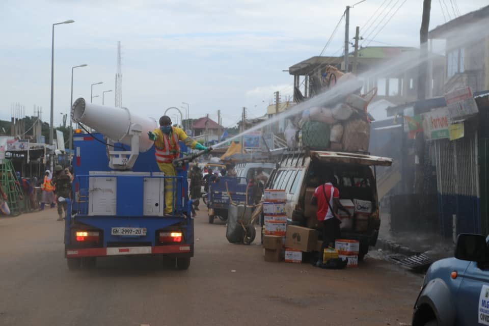 ZoomlionLtd's tweet photo. The Government of Ghana through the Ministry of Local government and Rural Development is disinfecting over 109 markets in the Upper West Region to help contain the Spread of COVID-19 in the region.
#ZoomlionDisinfects https://t.co/zLdyrlyYnh